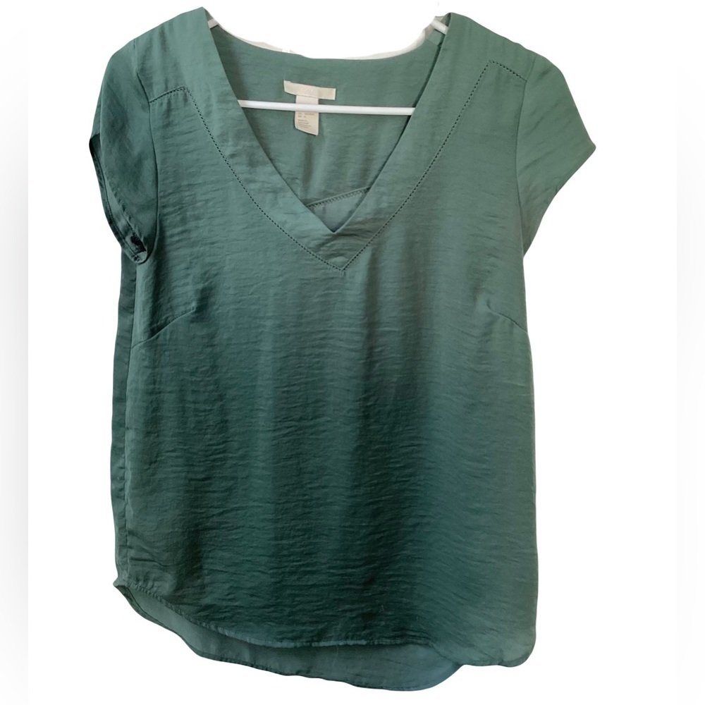 H&M sage green v-neck short sleeve blouse - 4